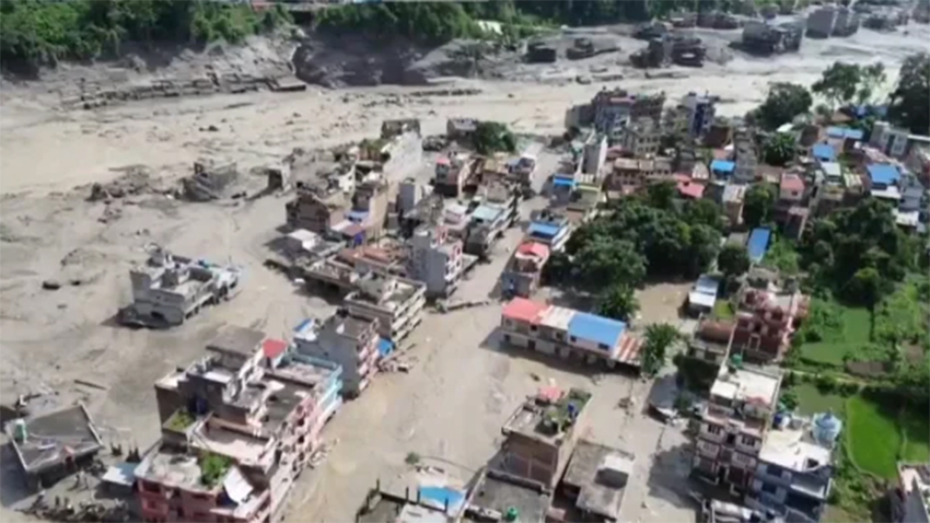 Nepal'deki sel felaketinde bilanço ağırlaşıyor!