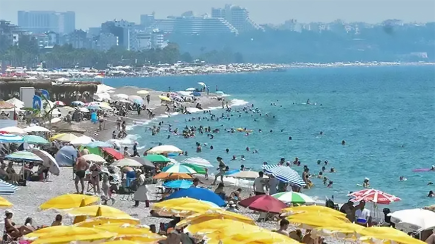 Antalya'ya Rus ve Alman turist akını