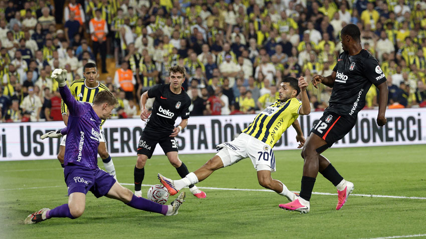Beşiktaş, Fenerbahçe'yi Kadıköy'de devirdi