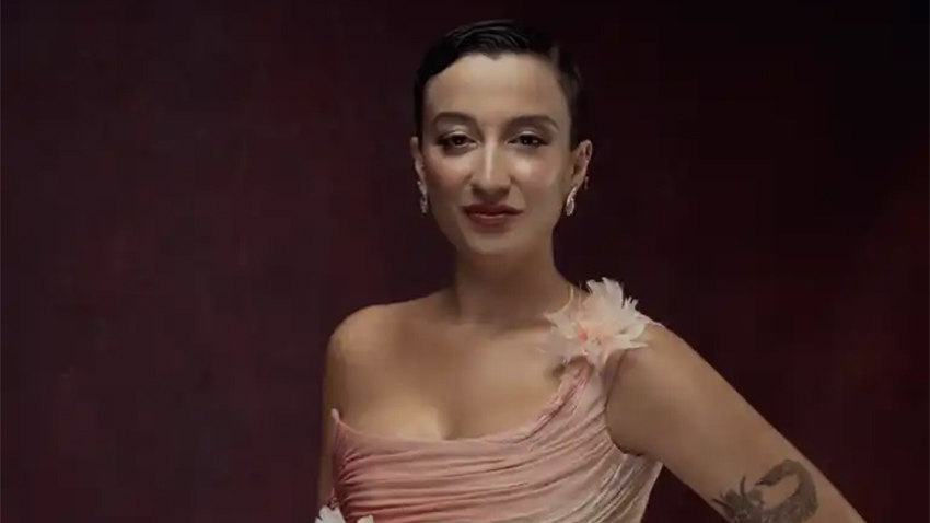 Melike Şahin'den yeni şarkı "Ölmem Ölemem"