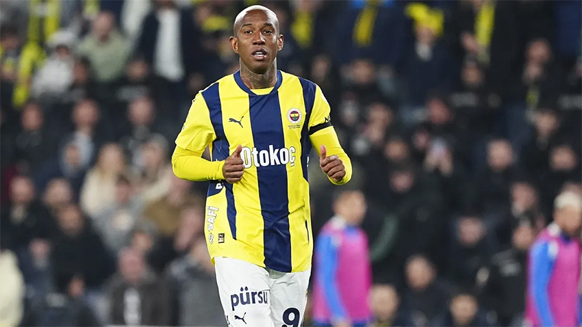Fenerbahçe'de dört isim ile yollar ayrıldı