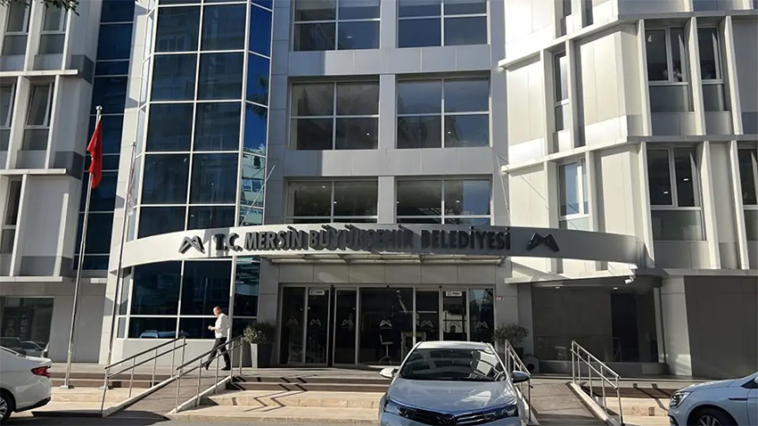 Mersin'de Büyükşehir Belediyesi'ne operasyon