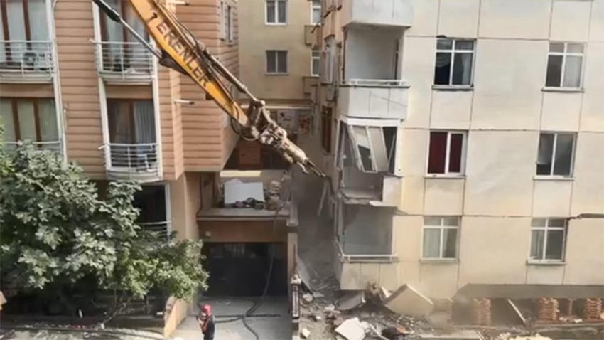 Maltepe'de çöken binada kontrollü yıkım